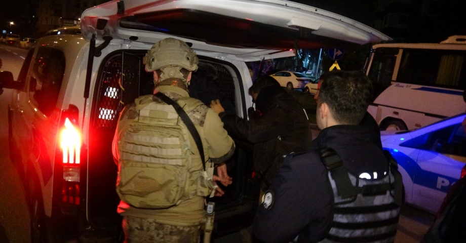 Hastaneden randevu alamadığını iddia edip, pompalı tüfekle rastgele ateş açtı
